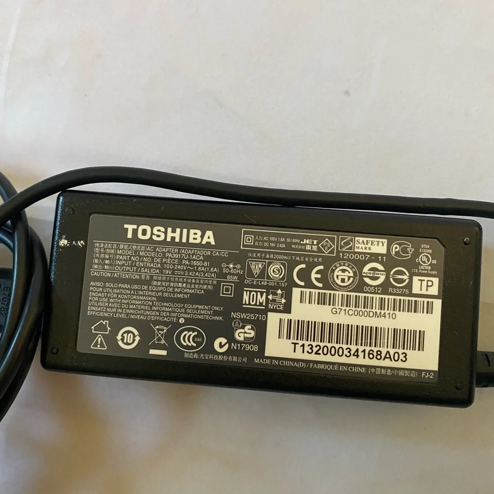 Toshiba laptop genuine original ac power adapter charger PA3917U-1ACA